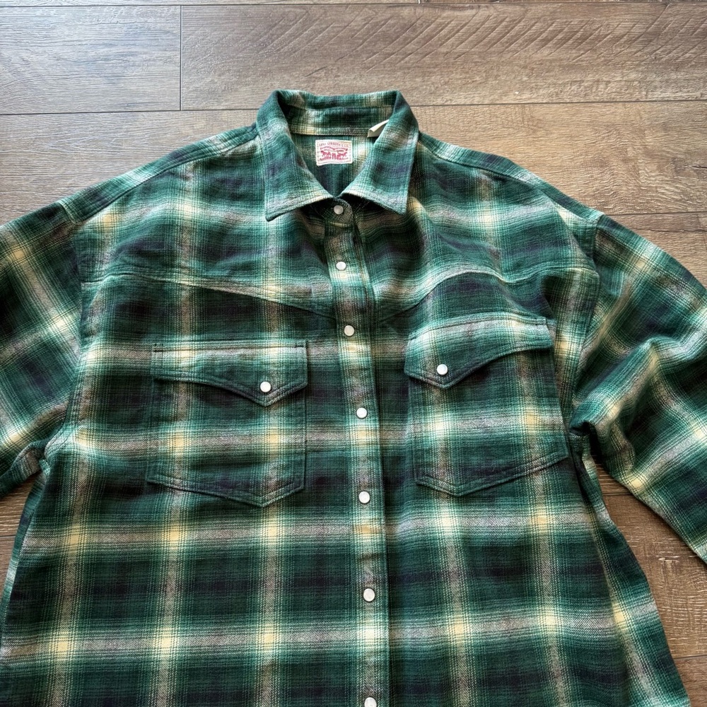 Levi's Button Down Shirt - Picture 2 of 4